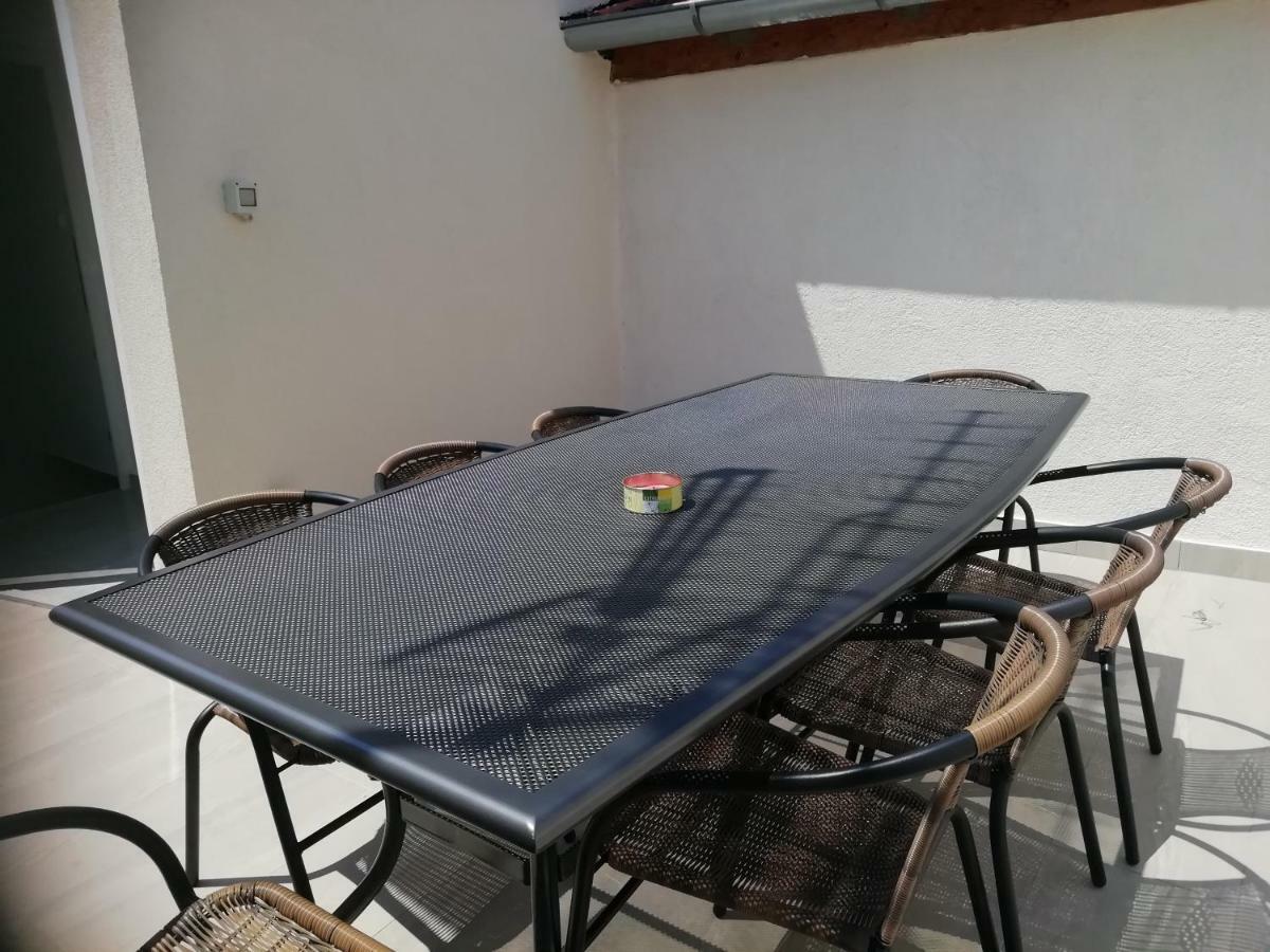 Appartamento Ana Sveti Filip i Jakov Esterno foto